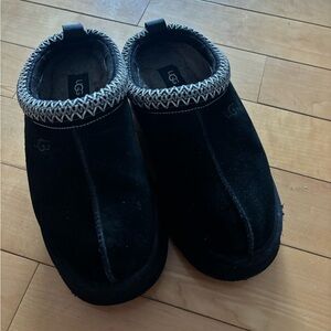 UGG Black Tasman platform
